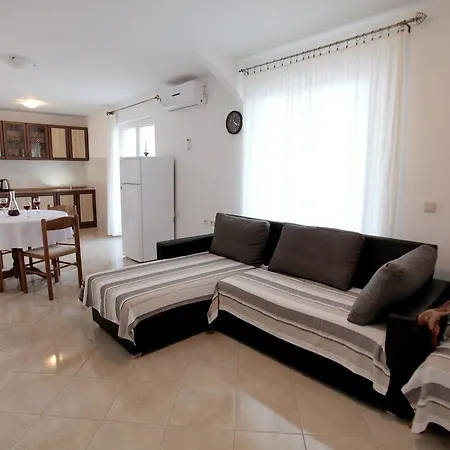 Iva Apartmán *